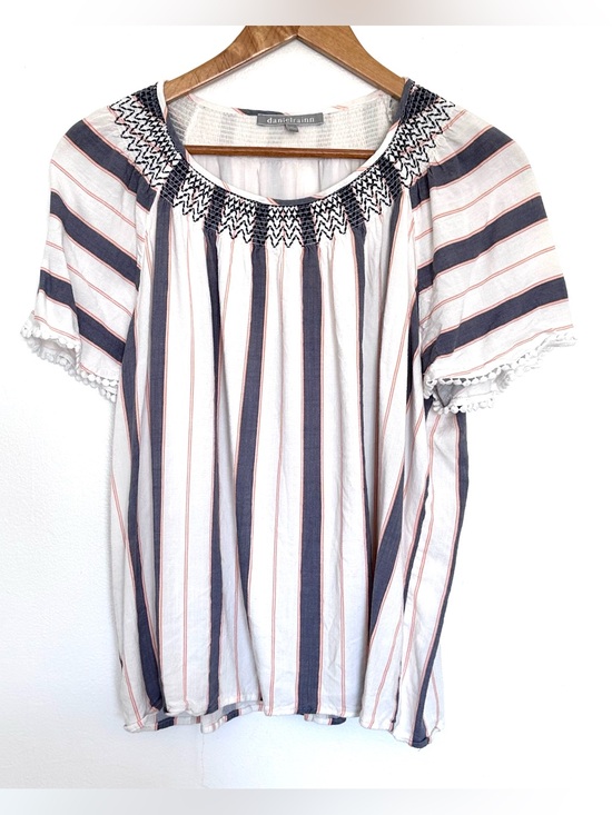 Daniel Rainn Tops - Daniel Rainn Shirt Women’s XL Striped Smocked Rayon Short Sleeve Lightweight Top